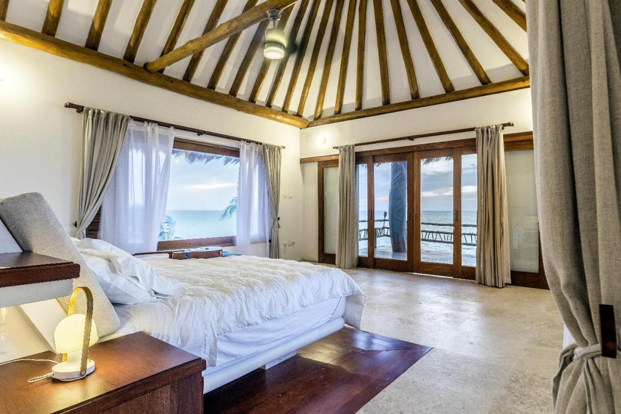 הולבוקס איילנד Dk Luxury Ocean Front Villa - Adults Only מראה חיצוני תמונה